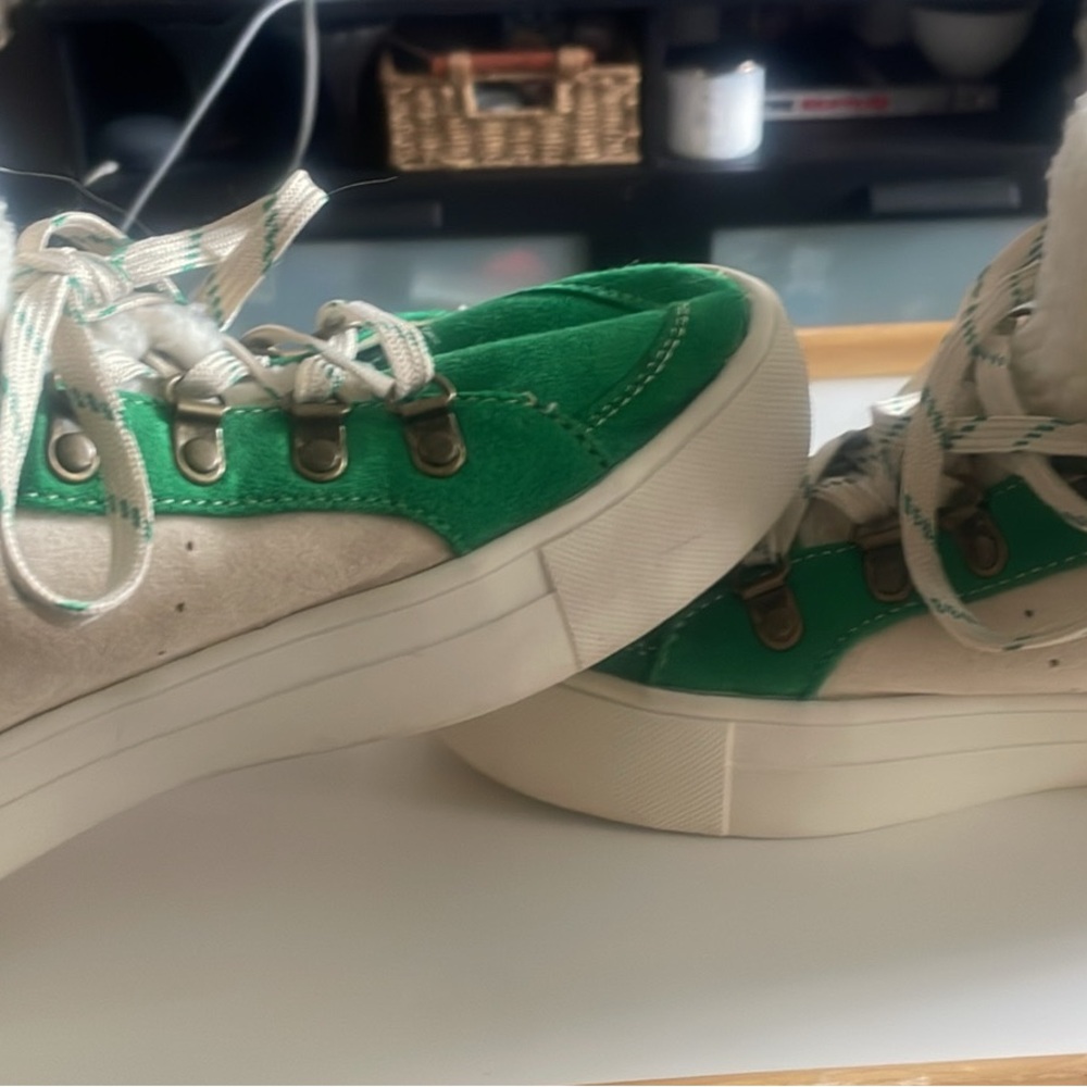 American Eagle Green cozy sneakers